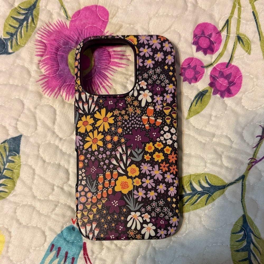Casely Floral Pattern 16 pro Phone Case -